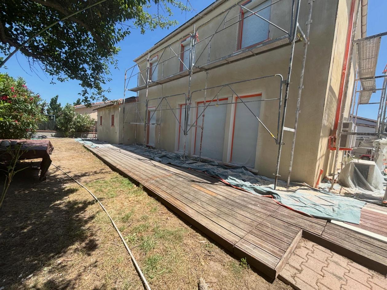 Chantier d'isolation extérieure en cours